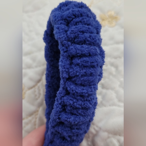 Homemade macrame blue fuzzy keychain wristlet - Picture 3 of 3